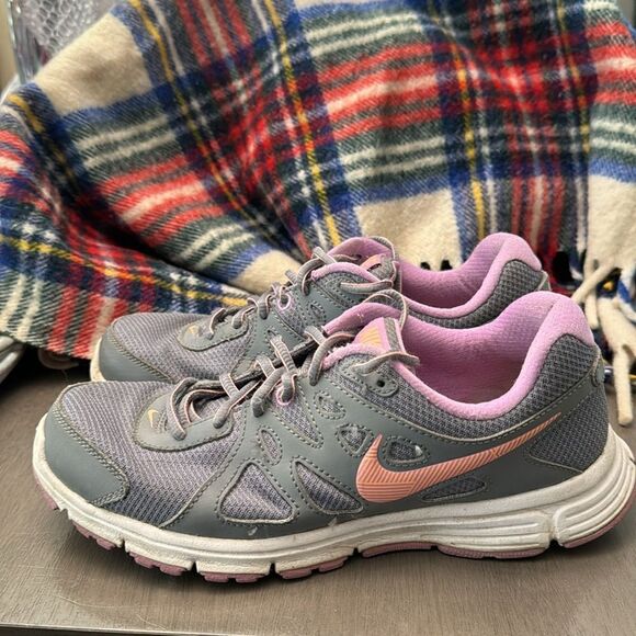 Nike Revolution 2 Gray peach, purple running shoes size 9 - Picture 3 of 10